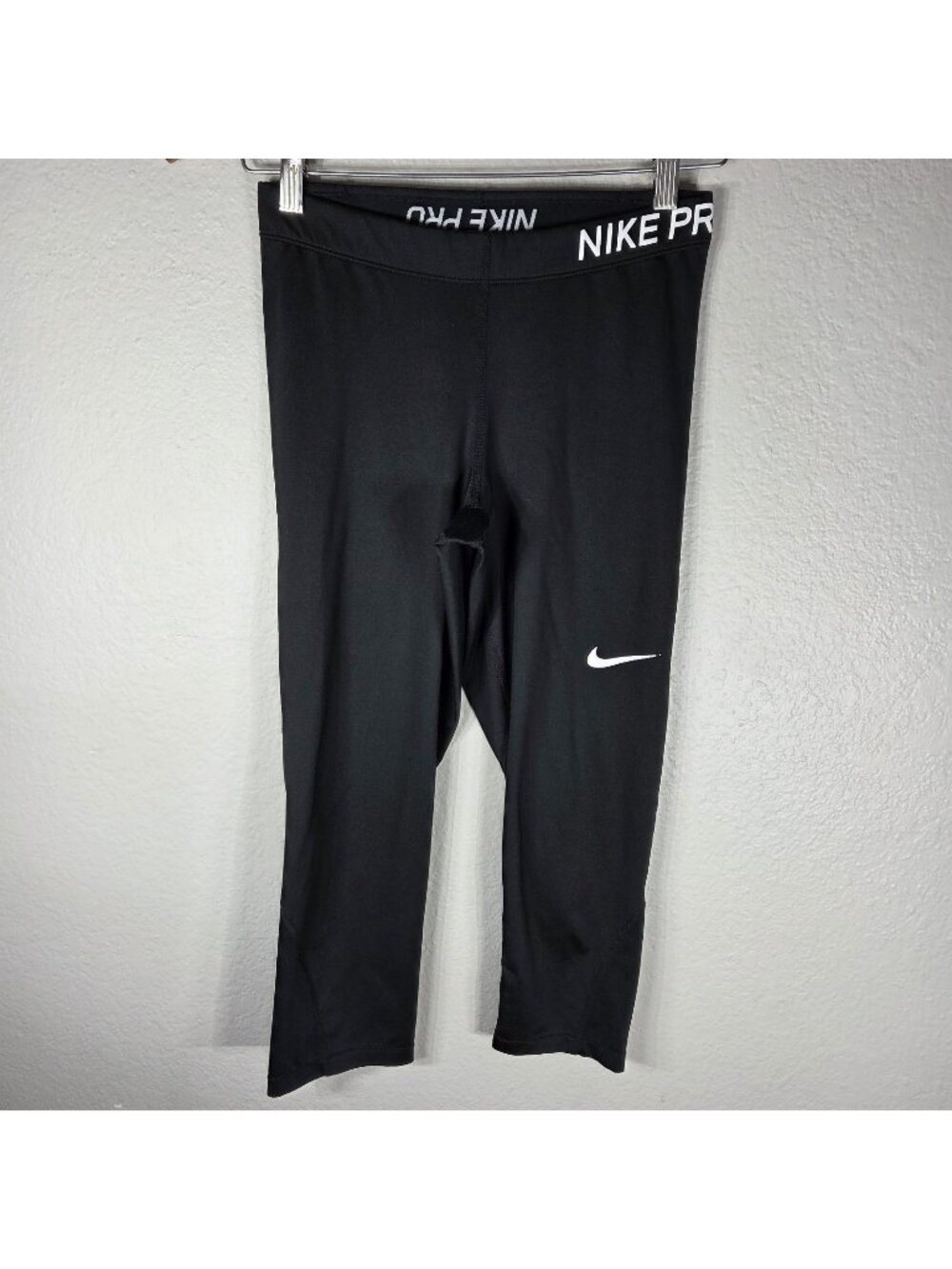 Nike Pro Dri Fit Mid-Rise Capri Cropped Leggings Size M Black Logo Athletic